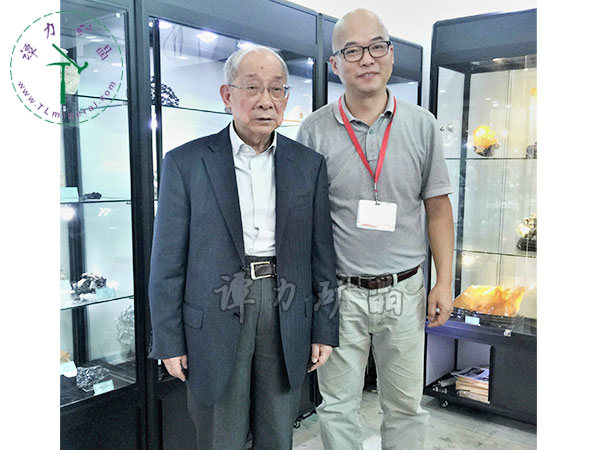 中國(guó)月球探測(cè)工程首席科學(xué)家，“嫦娥之父”-歐陽(yáng)自遠(yuǎn)院士（左）