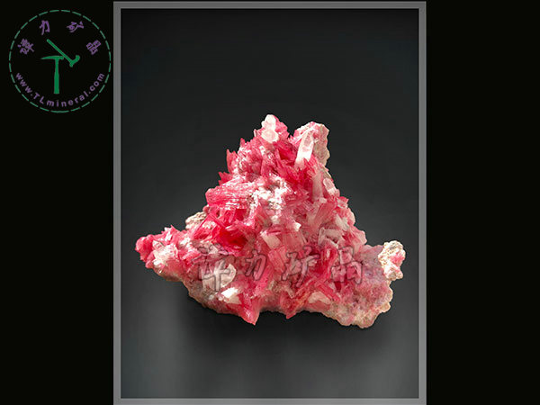 薔薇輝石+水晶，秘魯，10x9x5.5cm